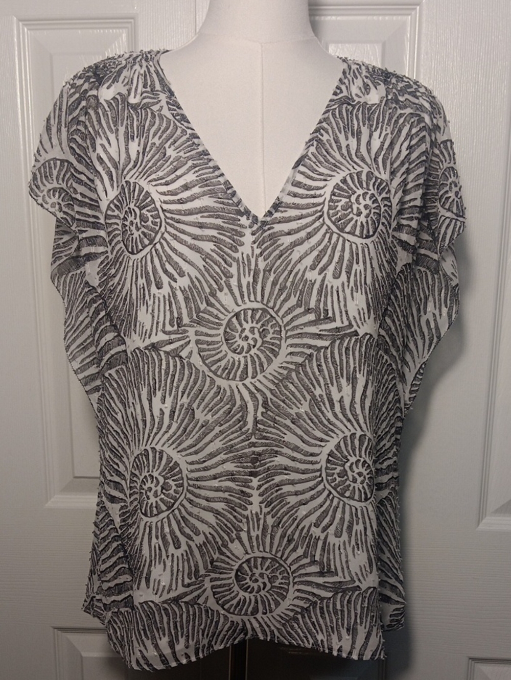 White House Black Market Butterfly Sleeve V-Neck Seashell Print Lined Blouse